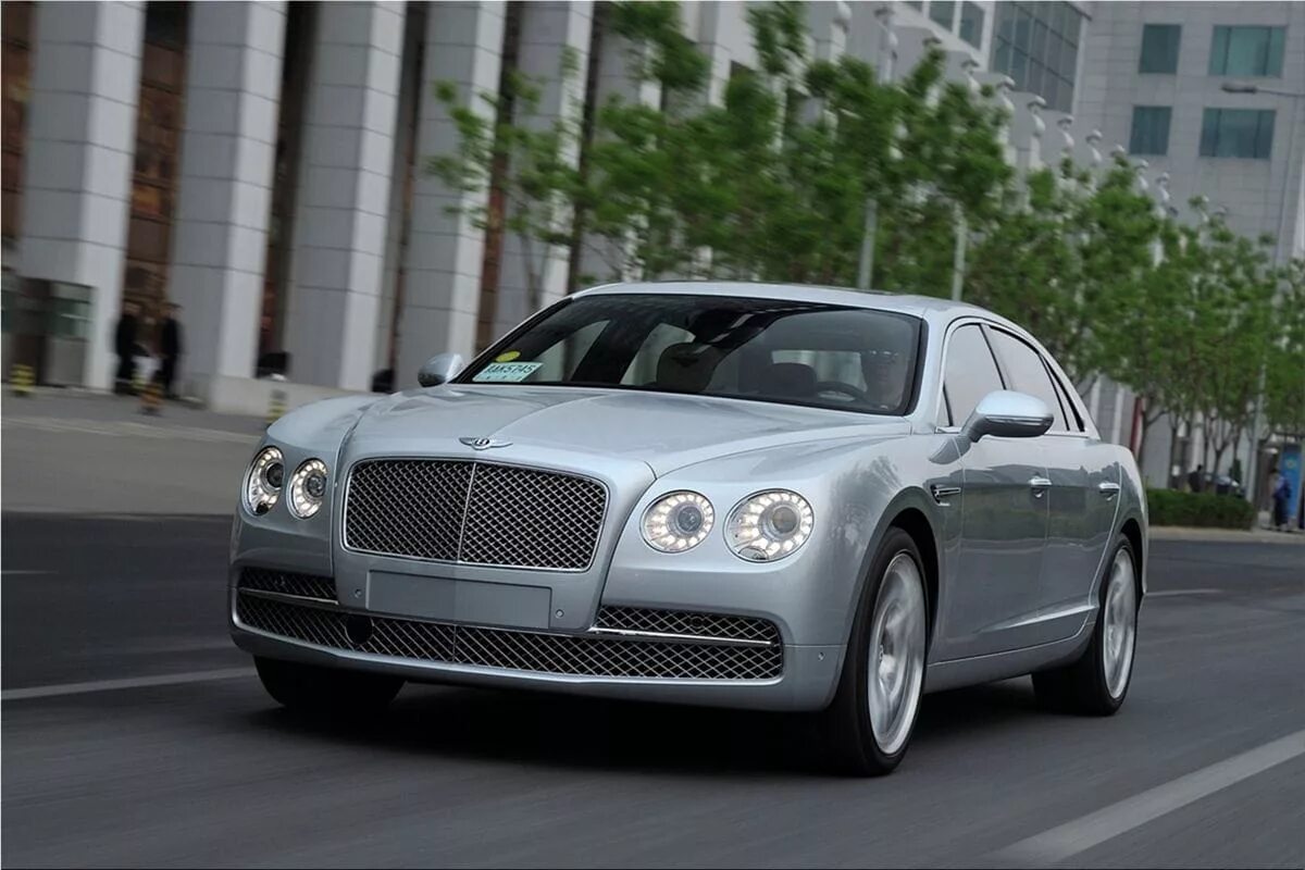 Бентли continental flying spur. Bentley Flying Spur 2017. Бентли Флаинг Спур 2022. Bentley Continental Flying Spur.