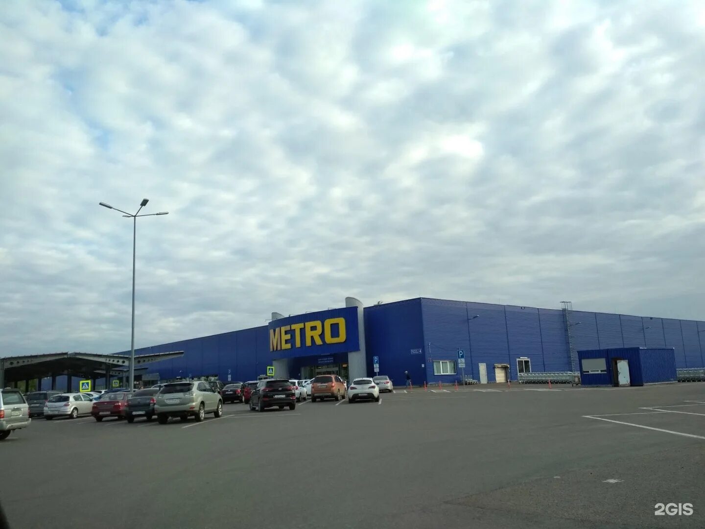 Metro cash carry казань. Metro тихорецкая казань. Metro тихорецкая. Метро казань магазин. Гипермаркет метро луганск.