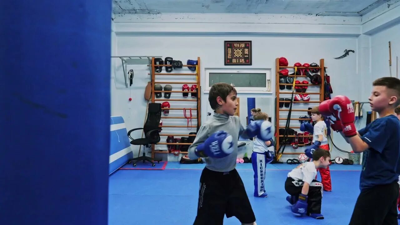 Александр булкин кикбоксинг. Максим брюханов кикбоксинг. Звезды кикбоксинга. Школа кикбоксинга в москве. Бокс дети.