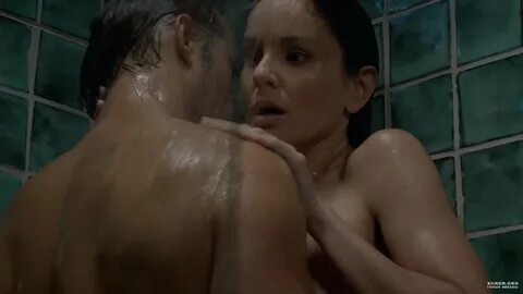 3. Интимная сцена с Сарой Уэйн Кэллис в душевой - Колония.