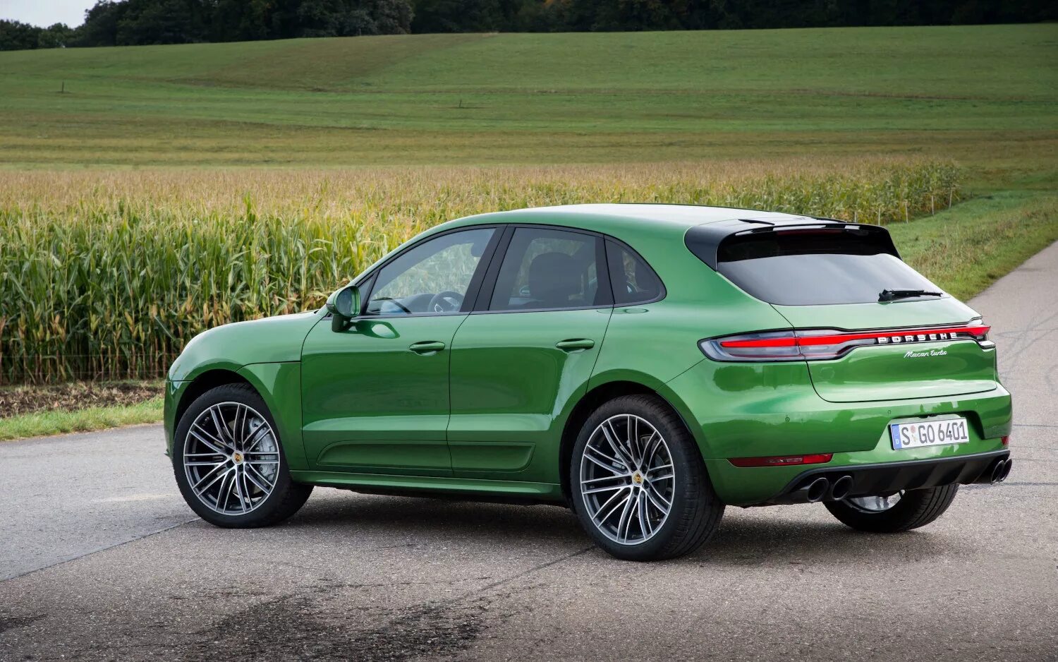 Порше большой. Porsche macan характеристики. Porsche macan macan. Porsche macan gts 2017. Порше макан 2017.
