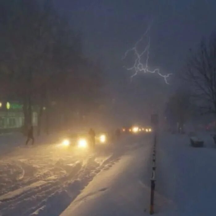 Может ли быть гром и молния зимой. Зимняя гроза. Снежная гроза. Гроза зимой. Может ли быть гром и молния зимой.