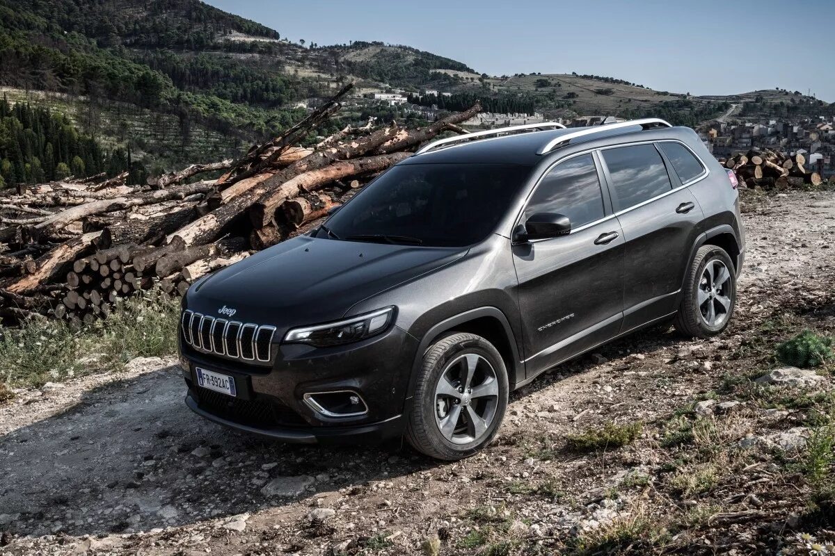 Jeep Cherokee 2019 2.4. Jeep Cherokee 2018 Gray. Джип Чероки 2019 2.0 бензин. Фото джип Чероки 2019.