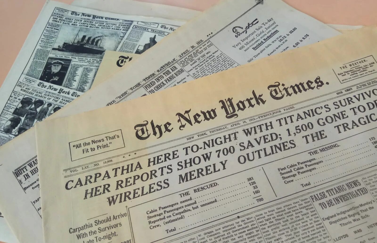 New york newspapers. Газета Нью Йорк. Газета Таймс. Газета зе Нью Йорк Таймс.