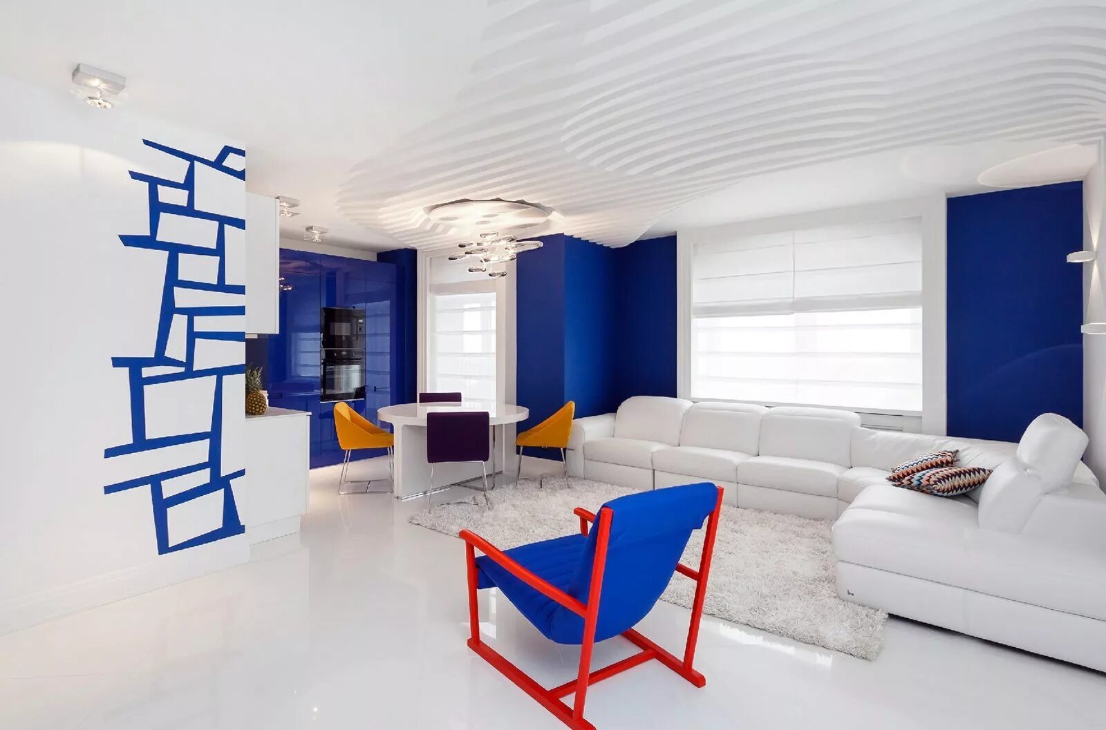 Модные стены в квартире. Бело синий интерьер. Яркие стены в интерьере. Современный яркий интерьер. Интерьер в сине белых тонах.