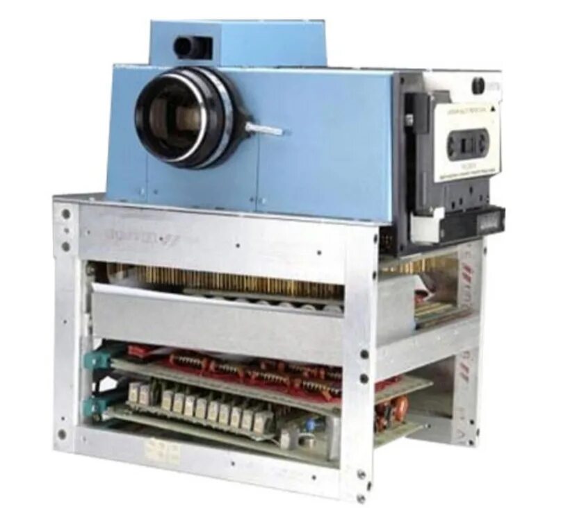 Первая цифровая компания. Первый цифровой фотоаппарат Кодак 1975. Kodak первый цифровой фотоаппарат.