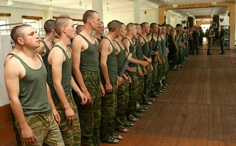 Наряд по роте. Солдаты в строю. Военный психолог форма. Наряд по роте в армии. Курсанты в казарме.