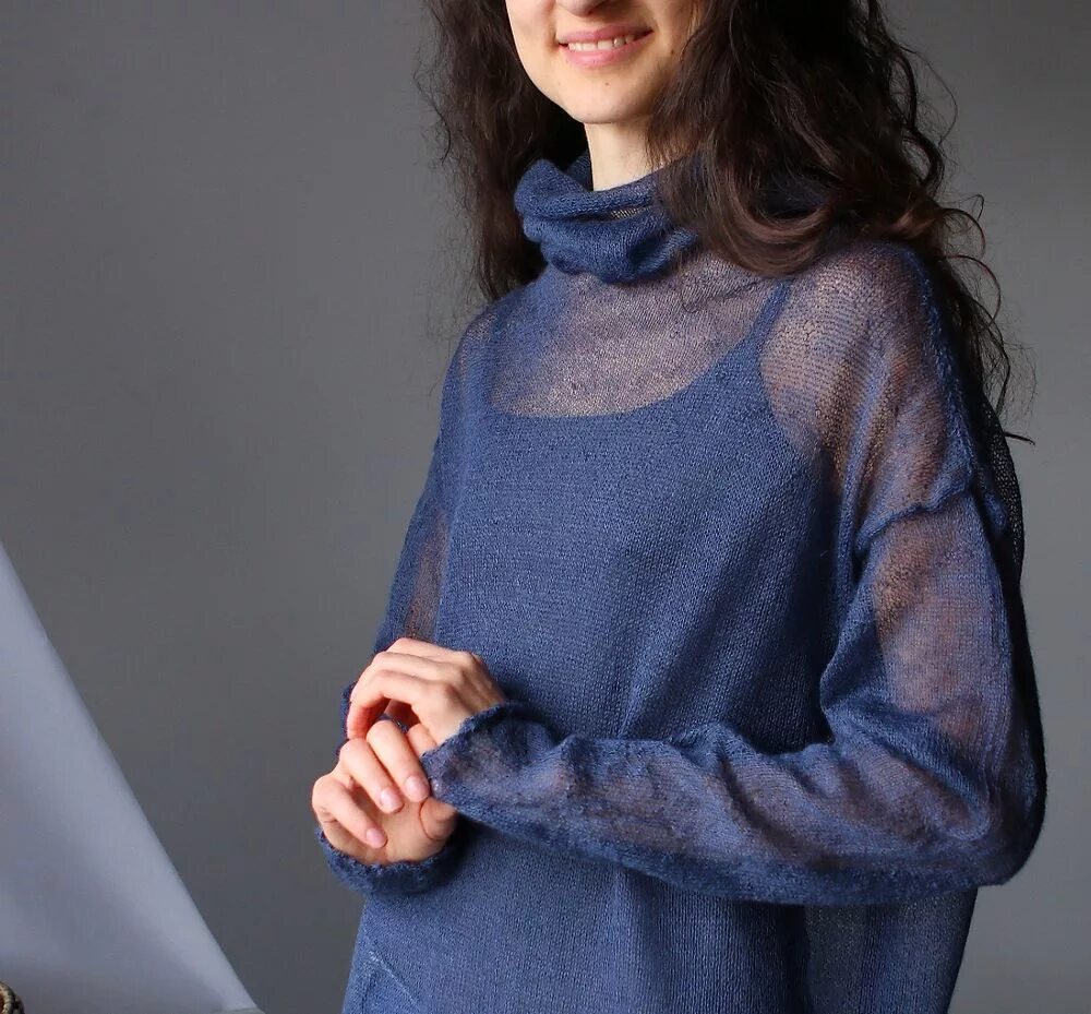 Волосатый свитер. Кофта женская из шерсти. Джемпер из мохера. Кучинелли джемпер 2023. Кофта из разноцветной пряжи.