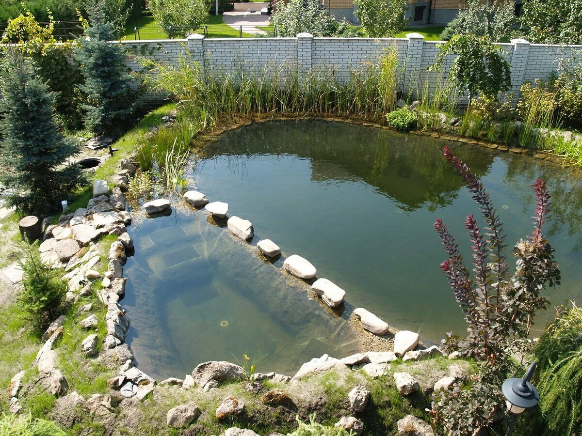 Прудик для карасей. Ручей биоплато. Биоплато для пруда своими руками. Искусственный пруд макет. Пруд глубиной 1 метр.
