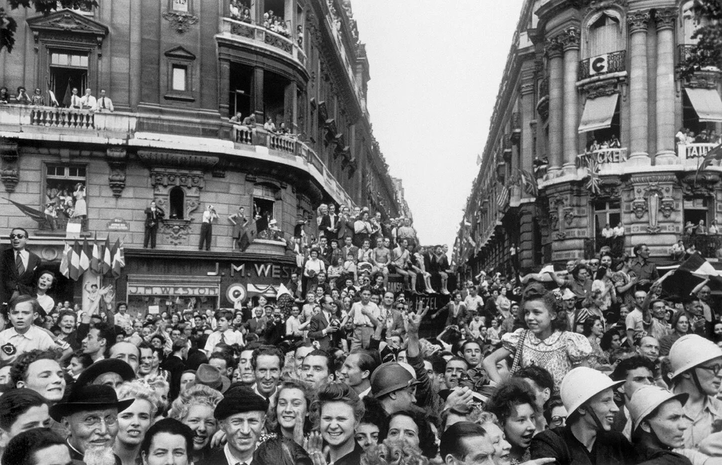 Французы во второй мировой. Освобожденный Париж 1944. Освобождение Парижа. Франция. 1944 Год.. Захват Парижа 1944. 25 Августа 1944 г. – освобождение Парижа..