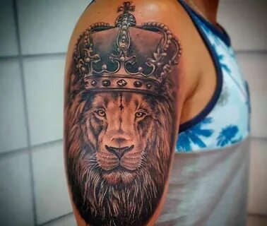 Тату лев с короной