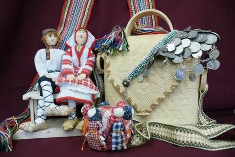 Занятие по изготовлению одежды белья декоративного творчества