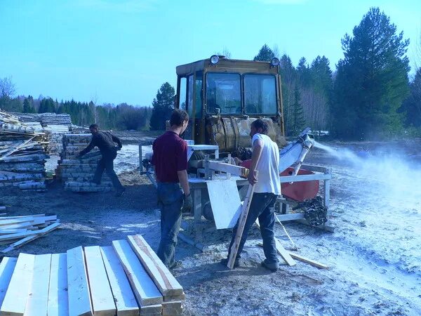 средневековая лесопилка. кара пилорама финская 2000. старинная пилорама. электрическая шинная пилорама 220 вольт. пилорама лесопилка.