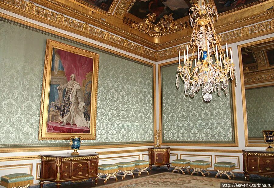Версаль режим работы. Версаль Лев толстой. Версаль Москва. Версаль окно. Версаль внутри.