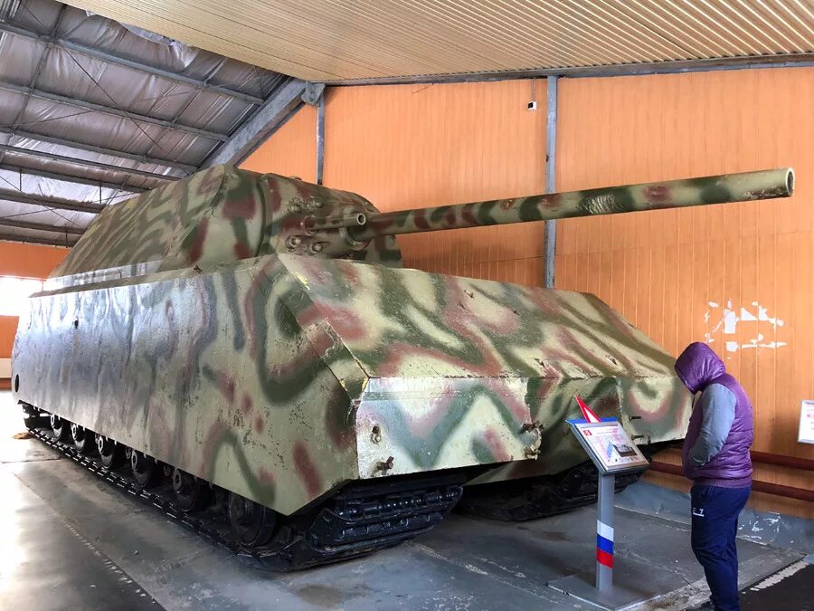 Музей в Кубинке танки. Самый большой танк в музее Кубинка. Бронетанковый музей в Кубинке Кубинка. Танковый музей в Кубинке большой танк. Громадный танк