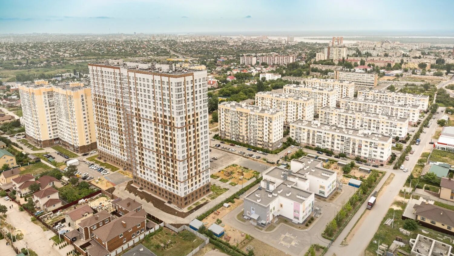 Строящиеся жк в ялте от застройщика. Жк новый свет волгоград. Жк новый свет ялта кореиз. Новый свет застройщик. Жк приозерный волгоград.