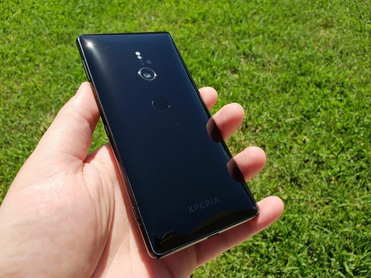 Sony Xperia xz2. Sony xz2. Sony xz2 фото дома. Здравствуйте обмен на Sony xz1 4/64 состояние хорошее.