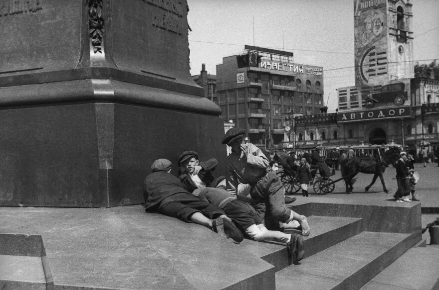 Лето 1933. Нью-йорк 1930-х годов. Голодомор в харькове 1932-1933. Ялта пляж 1930. Нью йорк 1926 год.
