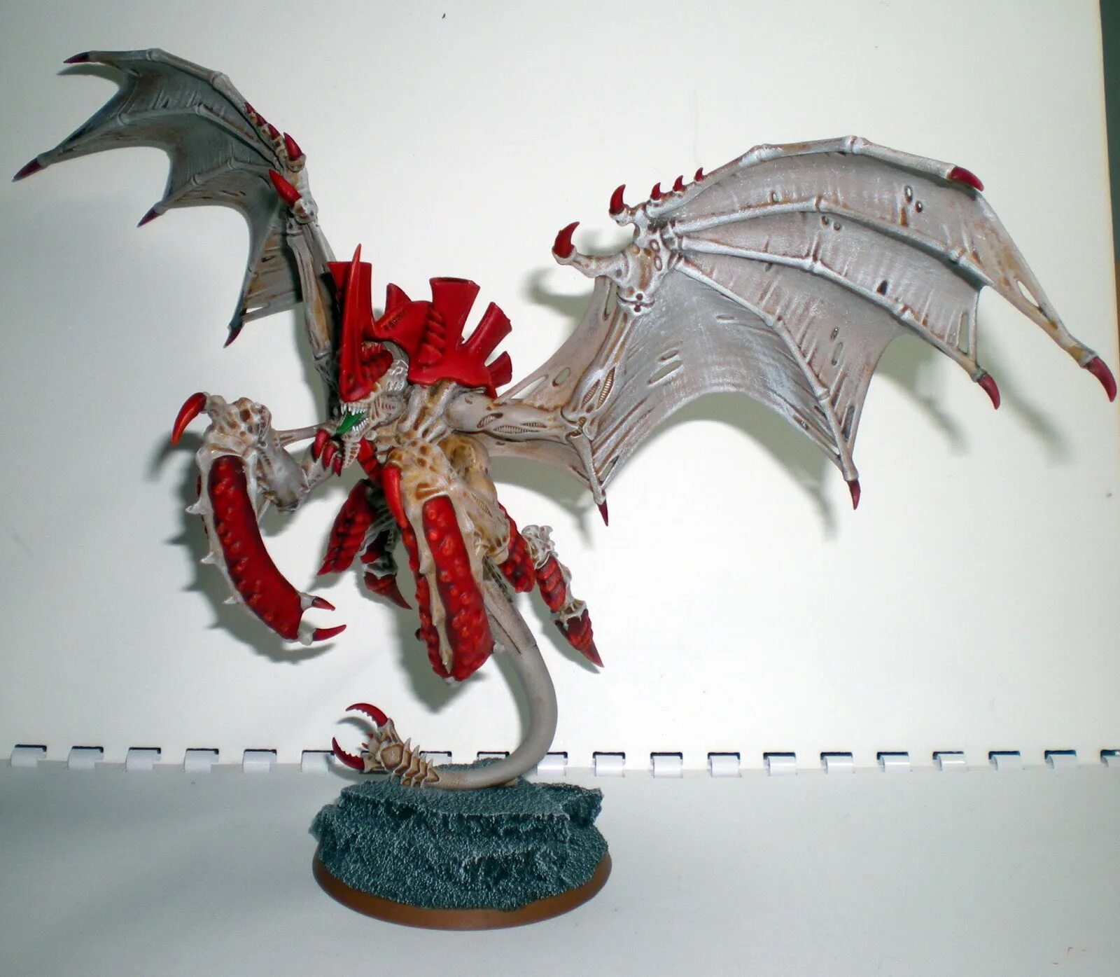 Тиран улья warhammer. Tyranid warrior prime. Сериал тиран джамаль. Tyranids tiamat. Winged hive tyrant.