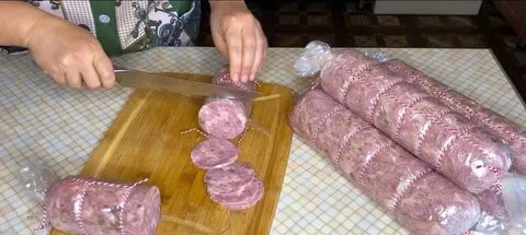 Приготовление колбасы из курицы и свинины