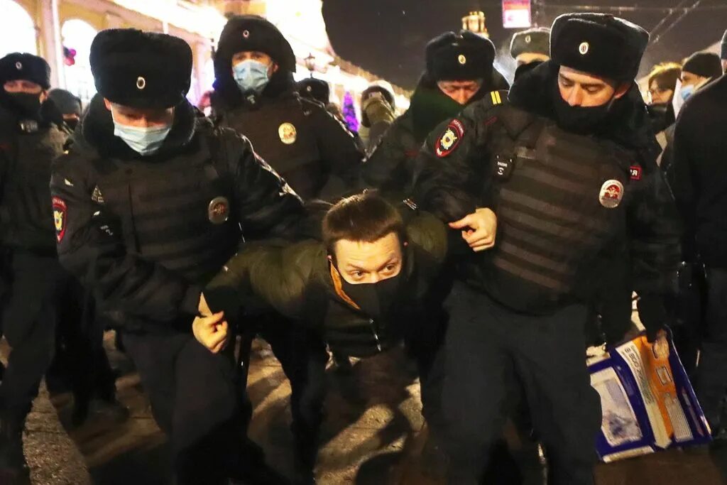 Полиция задерживает митингующих. Политический протест. Протестов России 2021 ОМОН. Протесты 23 января 2021 в Санкт Петербурге.