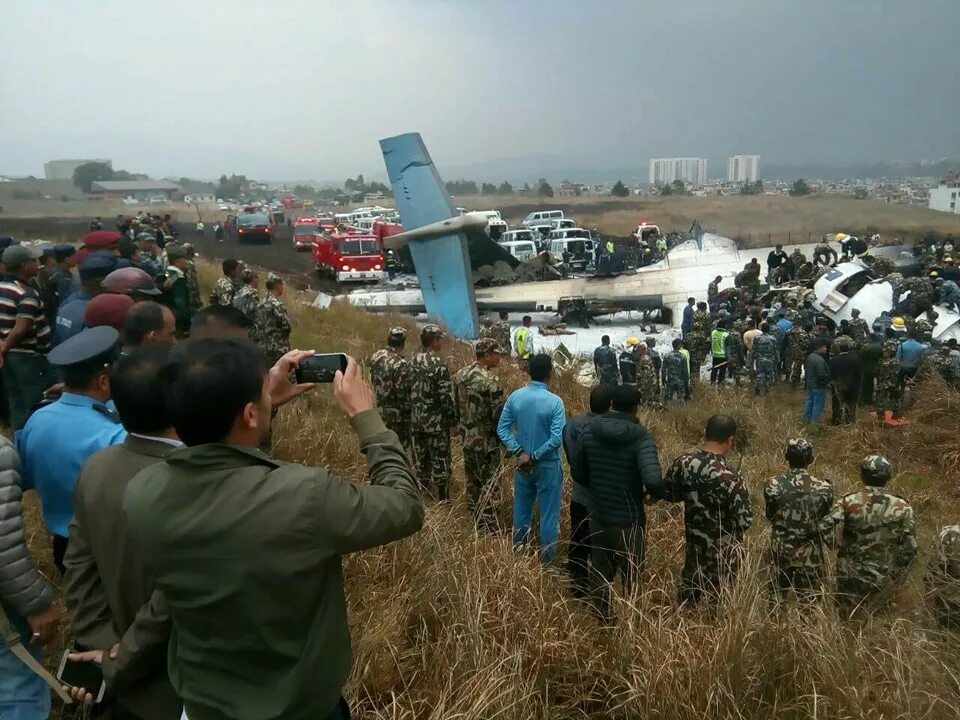Видео падения расула. Самолет в Непале разбился. Покхара авиакатастрофа. Авиакатастрофа в Гималаях Непал 2016. Авиакатастрофа в триббхуване.