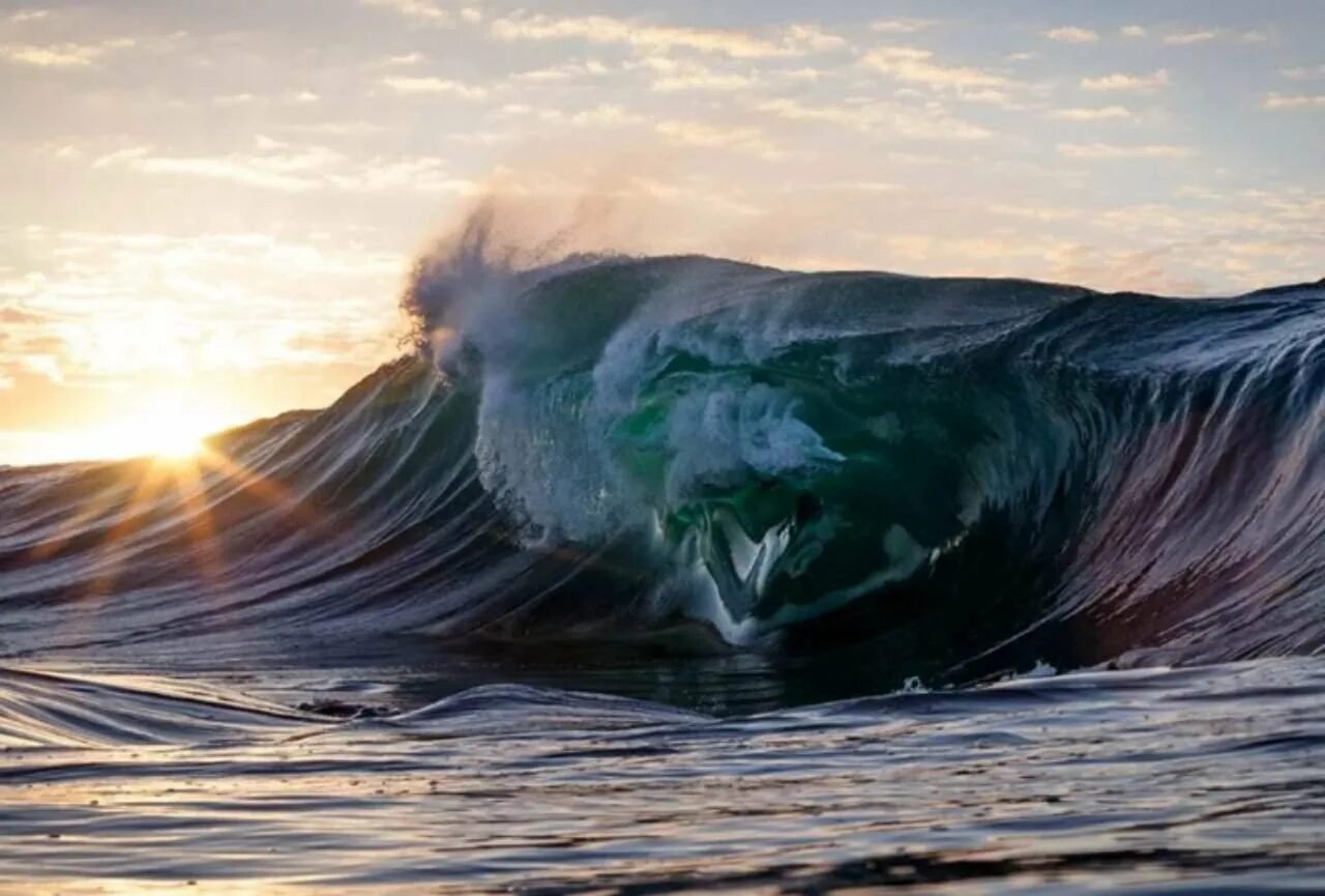 Здесь можно выполнить рисунок показывающий удивительную. Уоррен Килан. Уоррен Килан волны. Море, волны. Океанские волны.