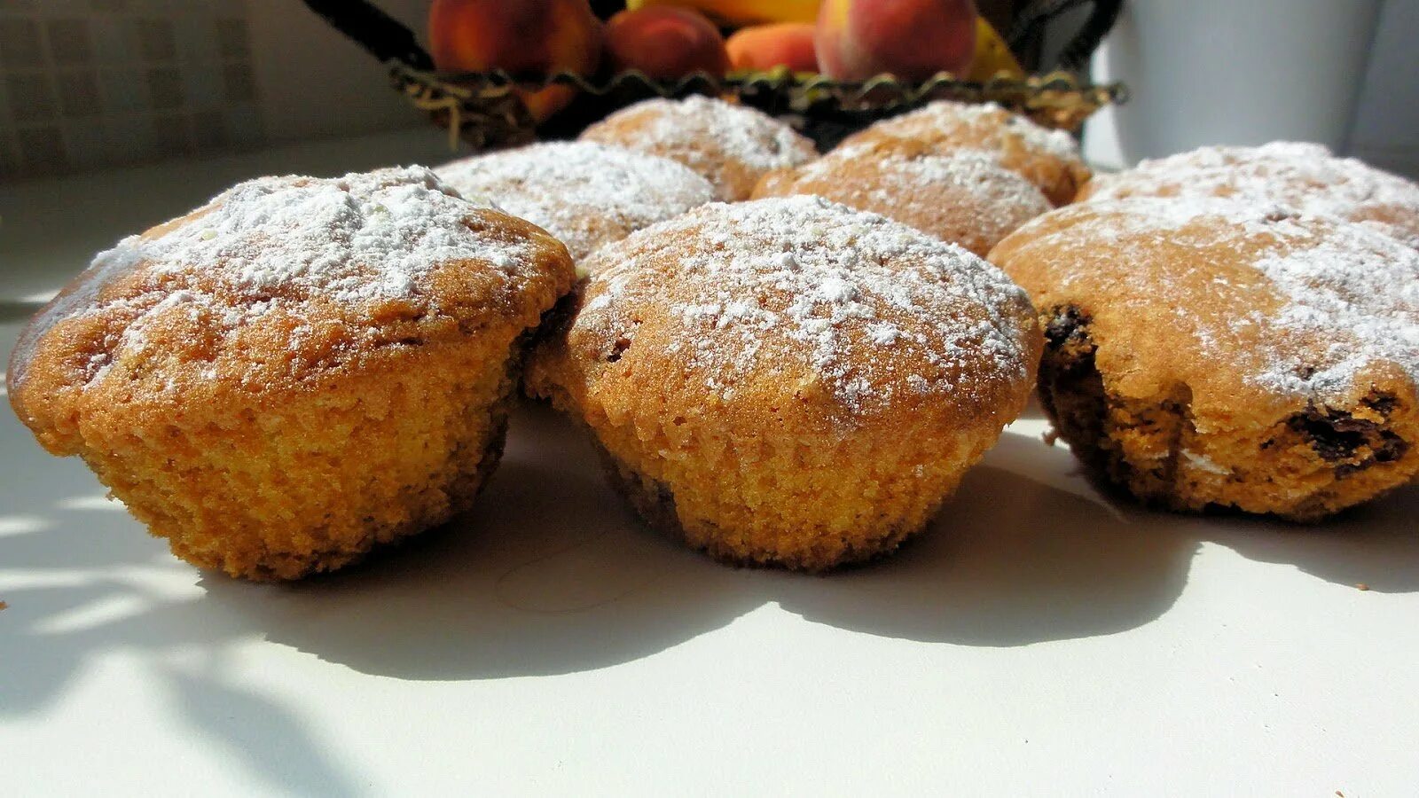 Кексики с изюмом. Кекс Майский. Маффины с изюмом. Печенье кексики с изюмом. Кекс с изюмом классический в духовке домашних