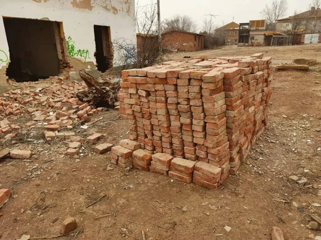 Астрахань под снос. Астрахань снос старых домов.