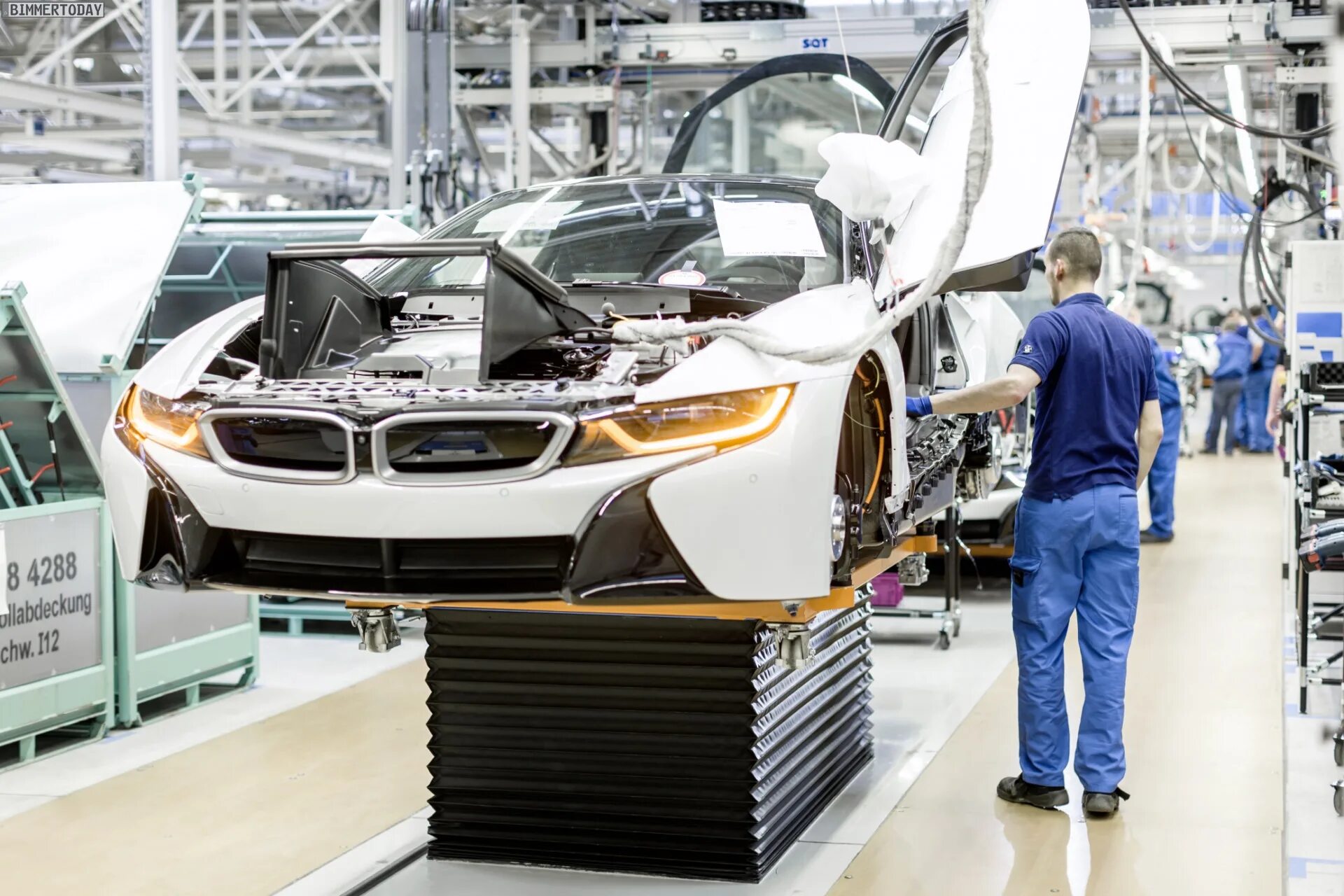 Product car. Bmw i8 production. конвейер бмв. автотор бмв. bmw factory.