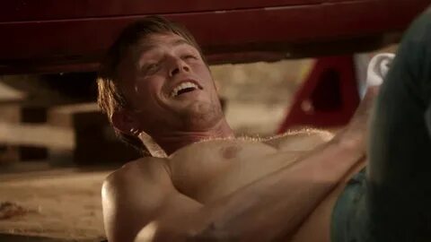 Wilson Bethel shirtless in Hart Of Dixie 2-01 "I Fall To Pieces" 