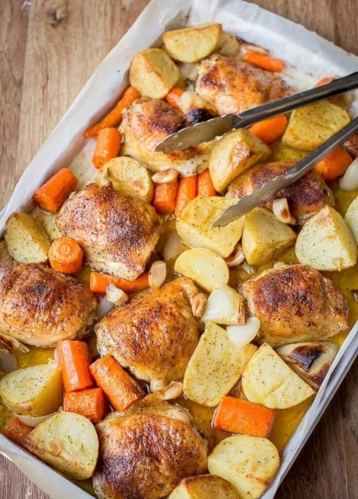Вкусный ужин. Курица с овощами в духовке. Курица в духовке с картошкой и овощами. Картофель с овощами в духовке.