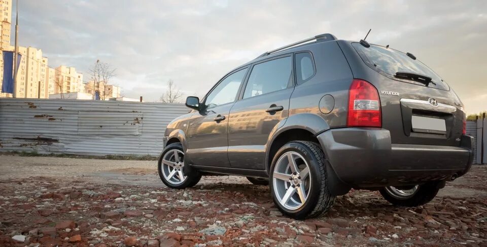 Диски хендай туссан 2008. Hyundai tucson 2008 на дисках. r18 tucson 2008. hyundai tucson jm r18. hyundai tucson 2008 на 19 дисках.