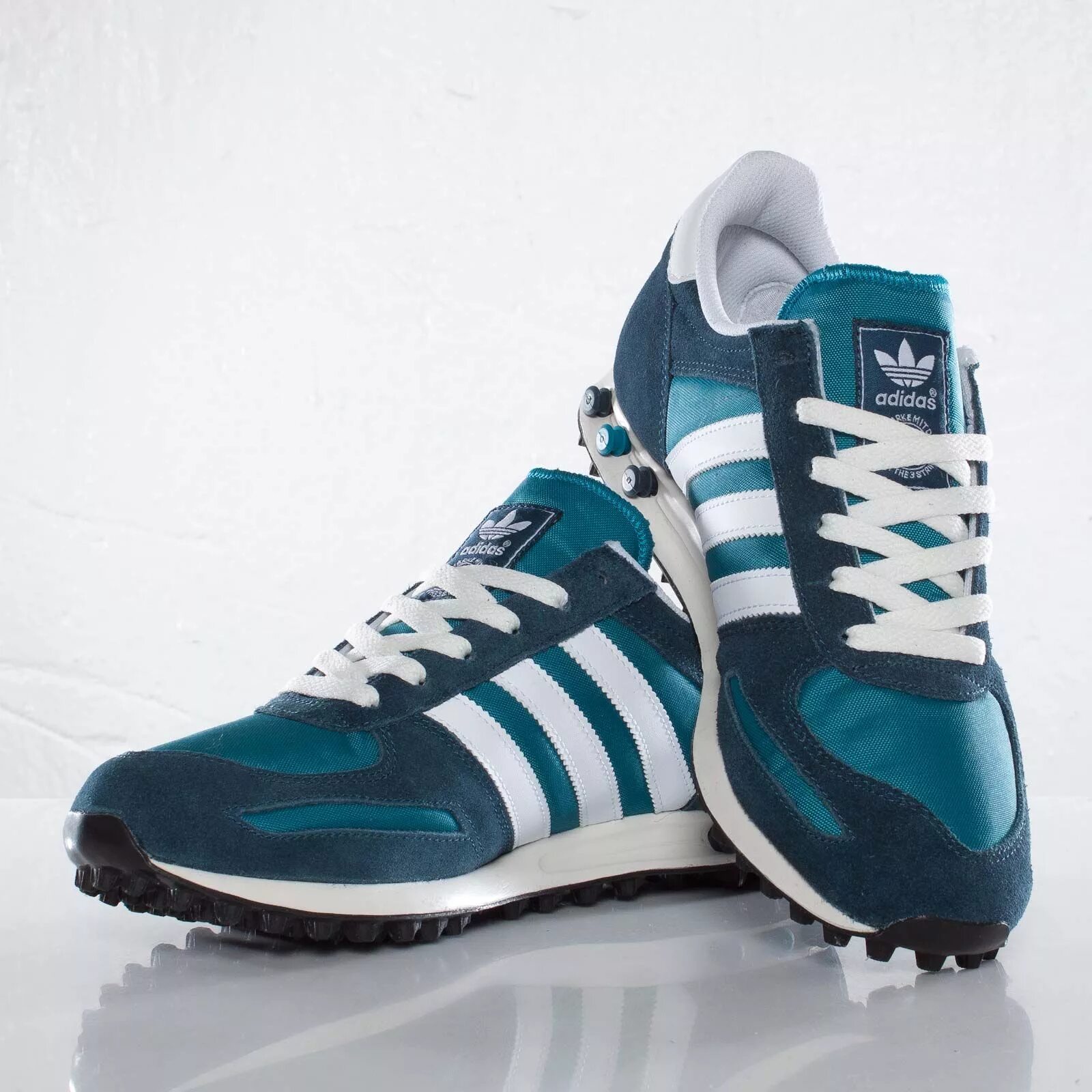 Ретро кроссовки адидас 90. Adidas ZX 700 зеленые. Кроссовки adidas Retro 2022. Кроссовки адидас ориджинал мужские. Кроссовки адидас из 90 х