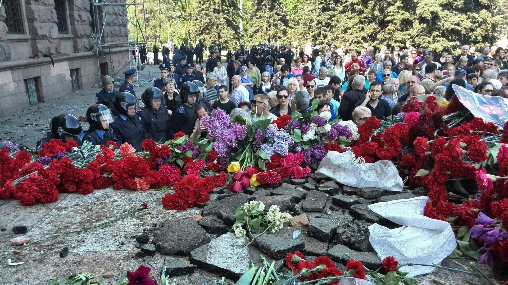 5 мая 2014 г. Дом профсоюзов в Одессе 2 мая 2014. Одесса 2 мая дом профсоюзов. Одесса дом профсоюзов трагедия.