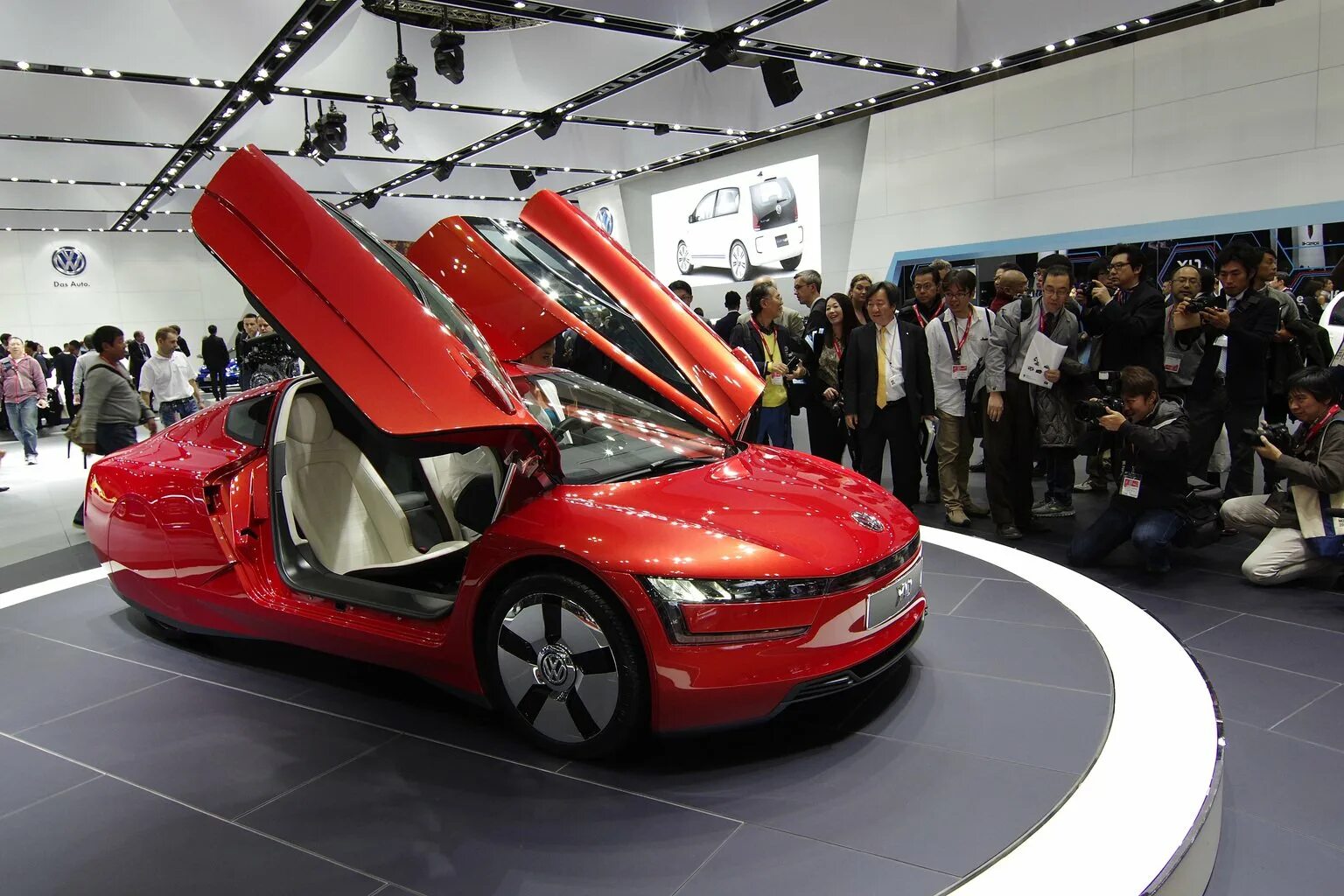 Volkswagen xl1. Tokyo Motor show двигатель. Японский автосалон. Автосалон в Японии. Японские автомобили б