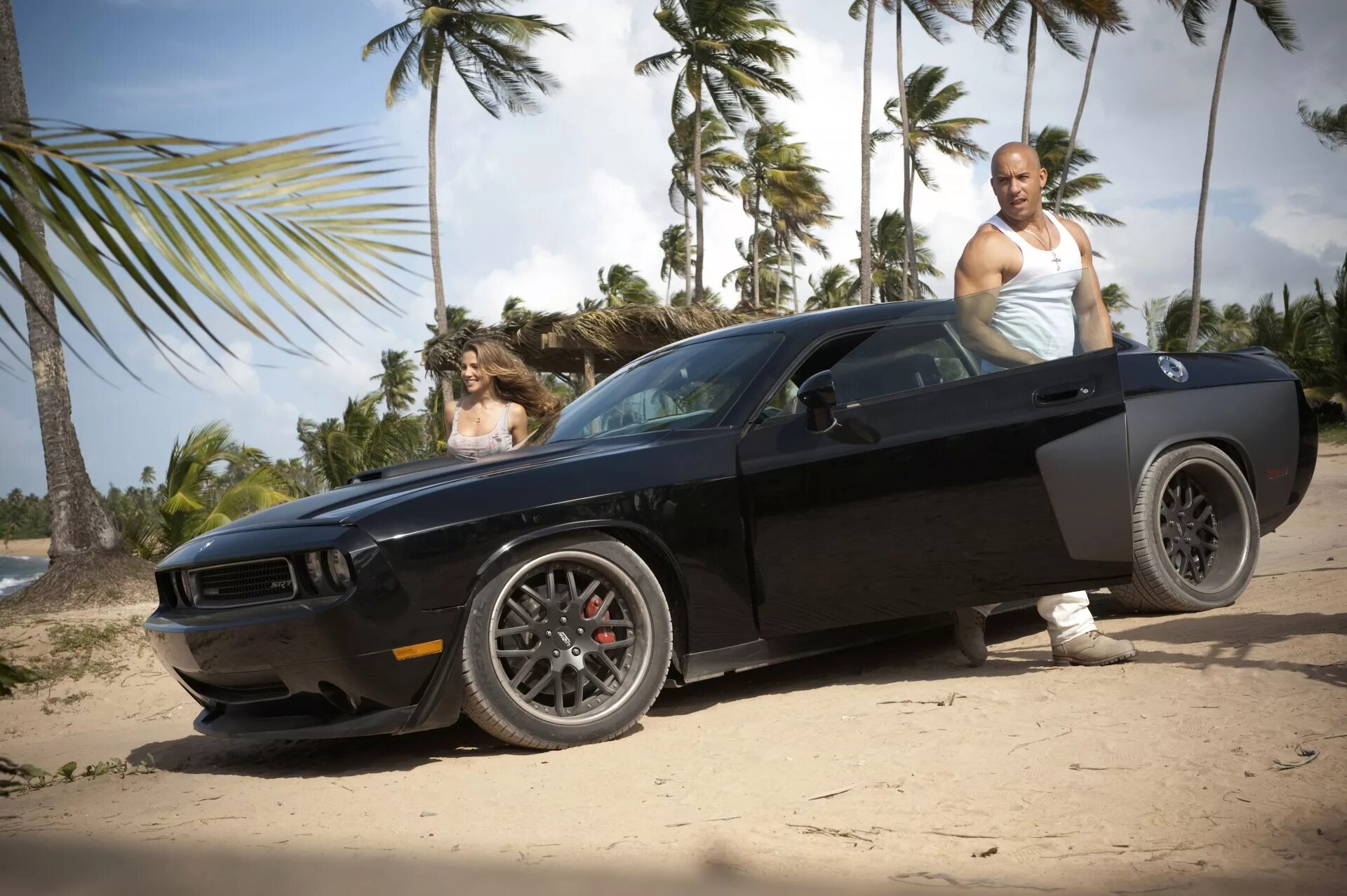 Свежее в тачку. Додж Челленджер Доменика Торетте. Dodge Challenger вин дизеля. Dodge Challenger srt8 Форсаж 5.