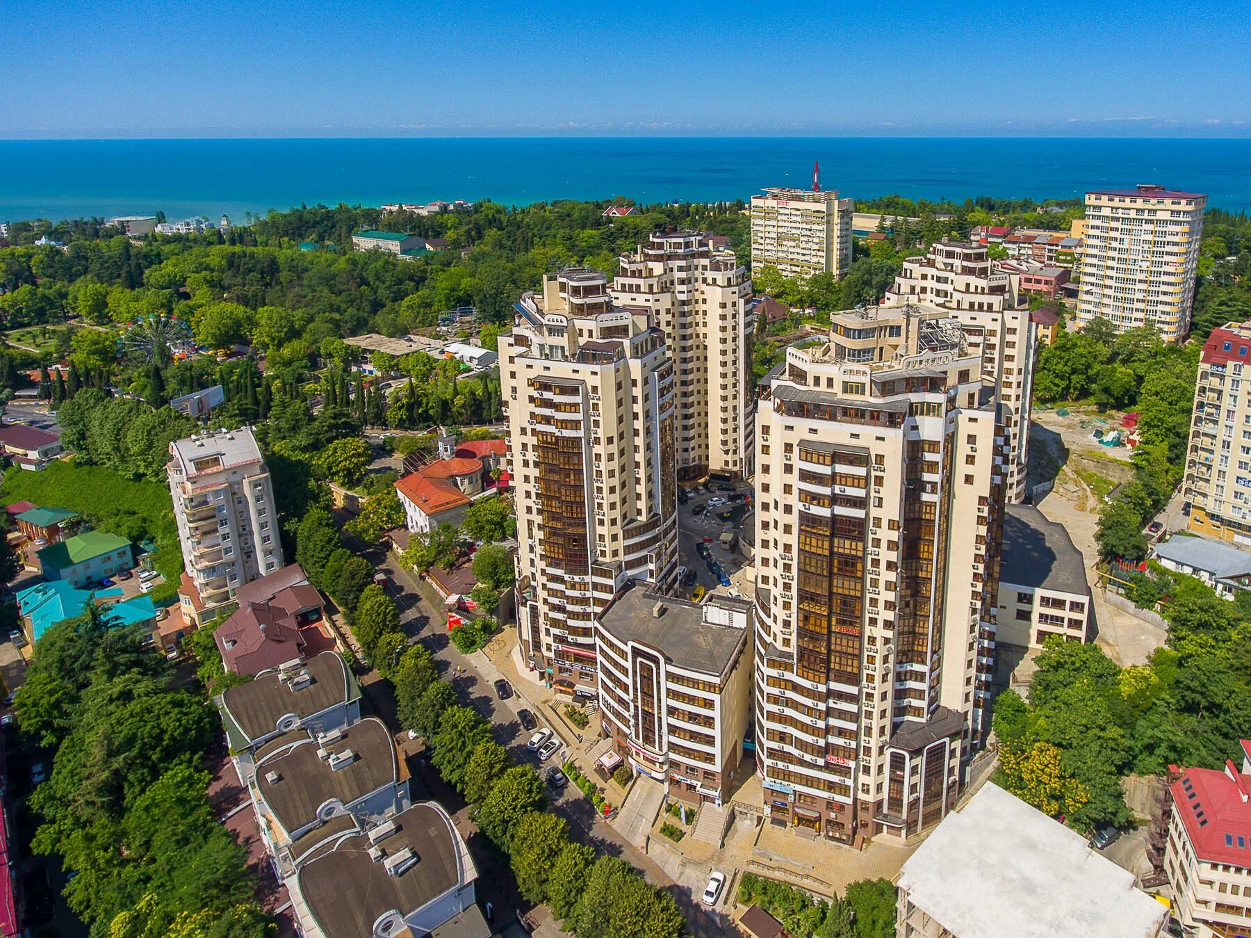 Жилые комплексы города сочи. Сочи солнечный город ул. Жк южный парк сочи. Сочи парк ясногорская улица. Жк министерские озера сочи город детства.