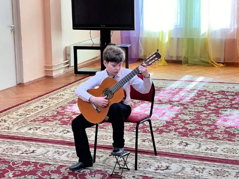 Музыкальная школа электрогитара. Детская музыкальная школа им. Школа гитары. Музыкальная школа гитара в цивильске. Музыкальная школа гитара тимоново.