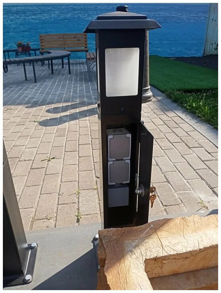 Уличный блок розеток street accessories 93426. Садовый светильник со сменным источником света kanlux vadra 50. Уличная розетка sm-465r (круглая d114). Уличный блок розеток street accessories 93426. Садовый светильник столб ip68.