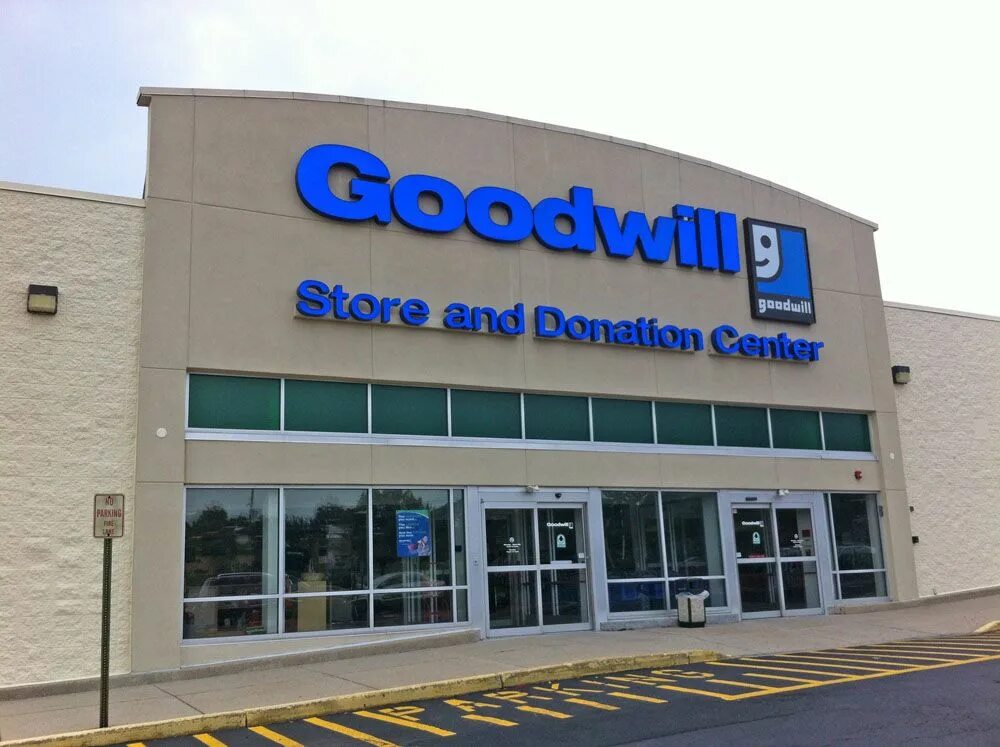 Goodwill магазин. Goodwill stores. Goodwill запчасти логотип. Гудвилл магазин. What is goodwill in accounting.