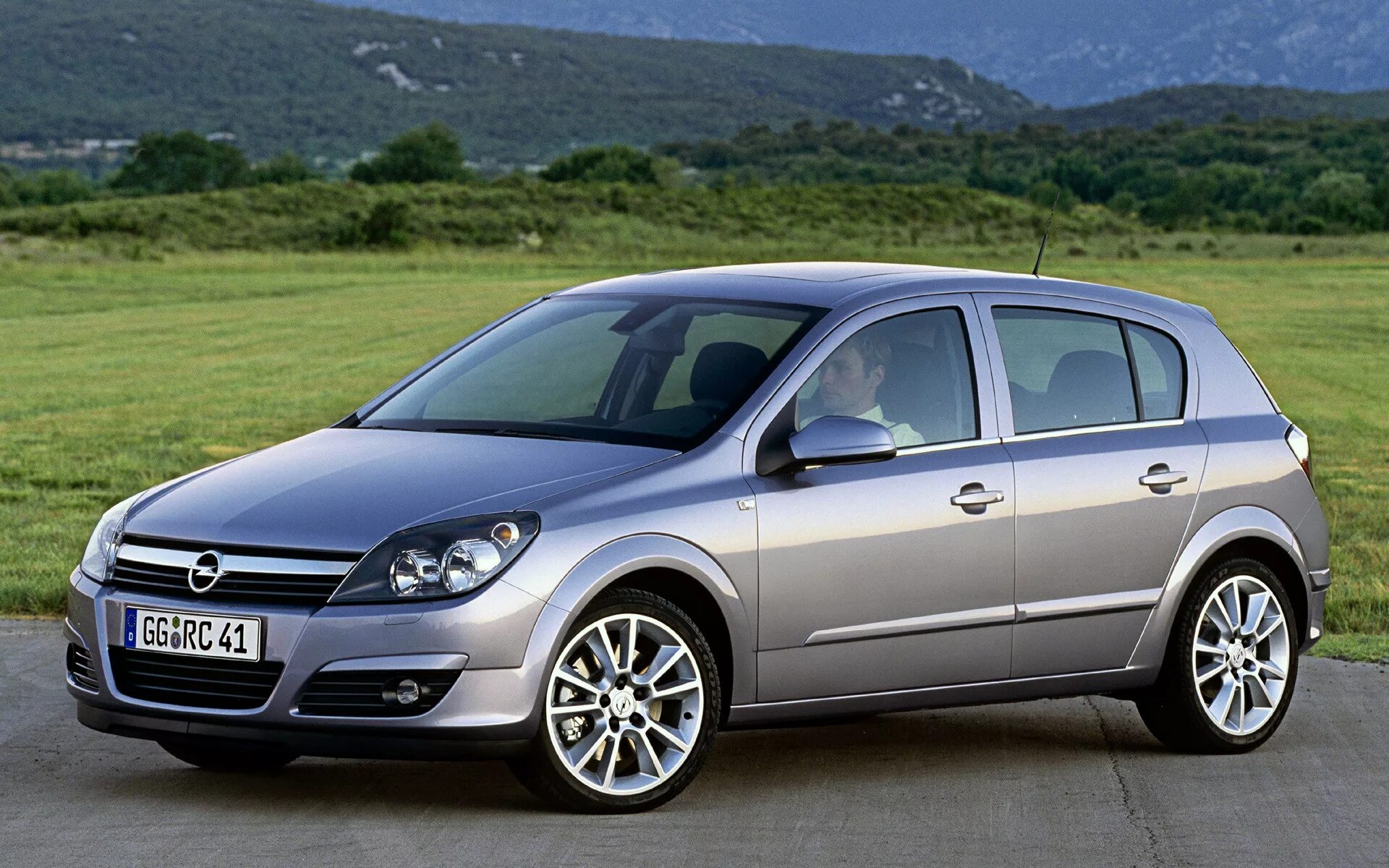 Opel h отзывы. Opel Astra 2004. Opel Astra h 2007. Opel Astra h 2004.