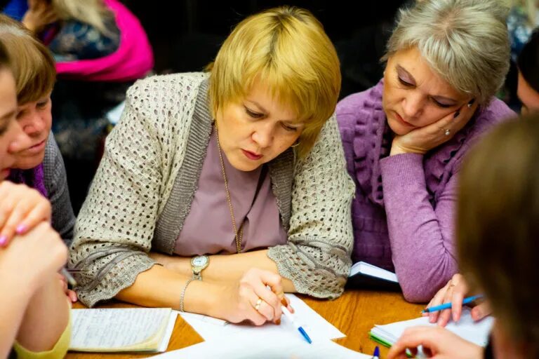 Методист спо. Педагоги обсуждают. Екатерина мисостова. Современный методист. Методист образовательных программ.