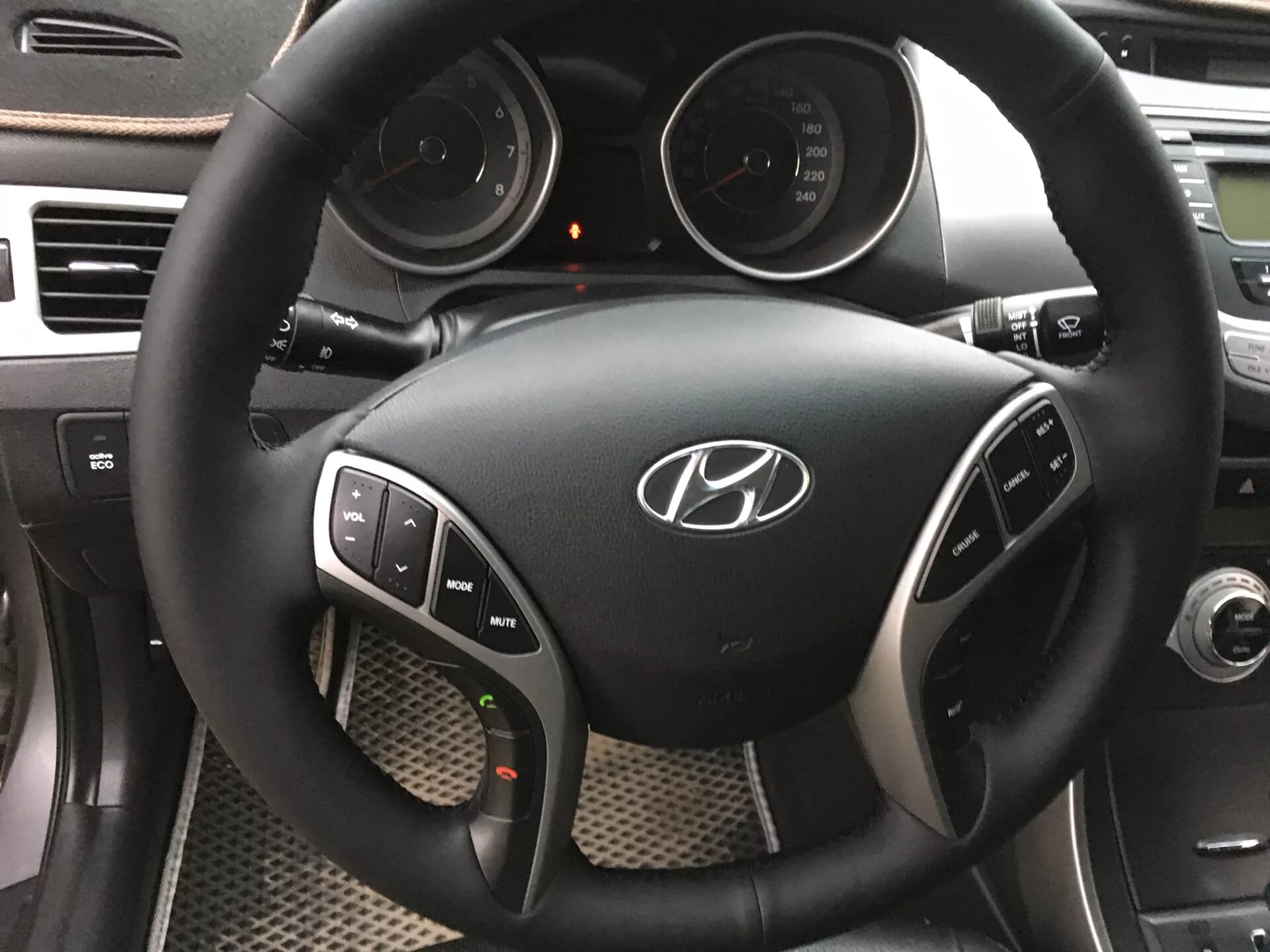 Руль хендай аванте. Hyundai avante sport. Руль хендай аванте. Hyundai elantra 2012 руль. Хендай аванте 2011 размер руля.