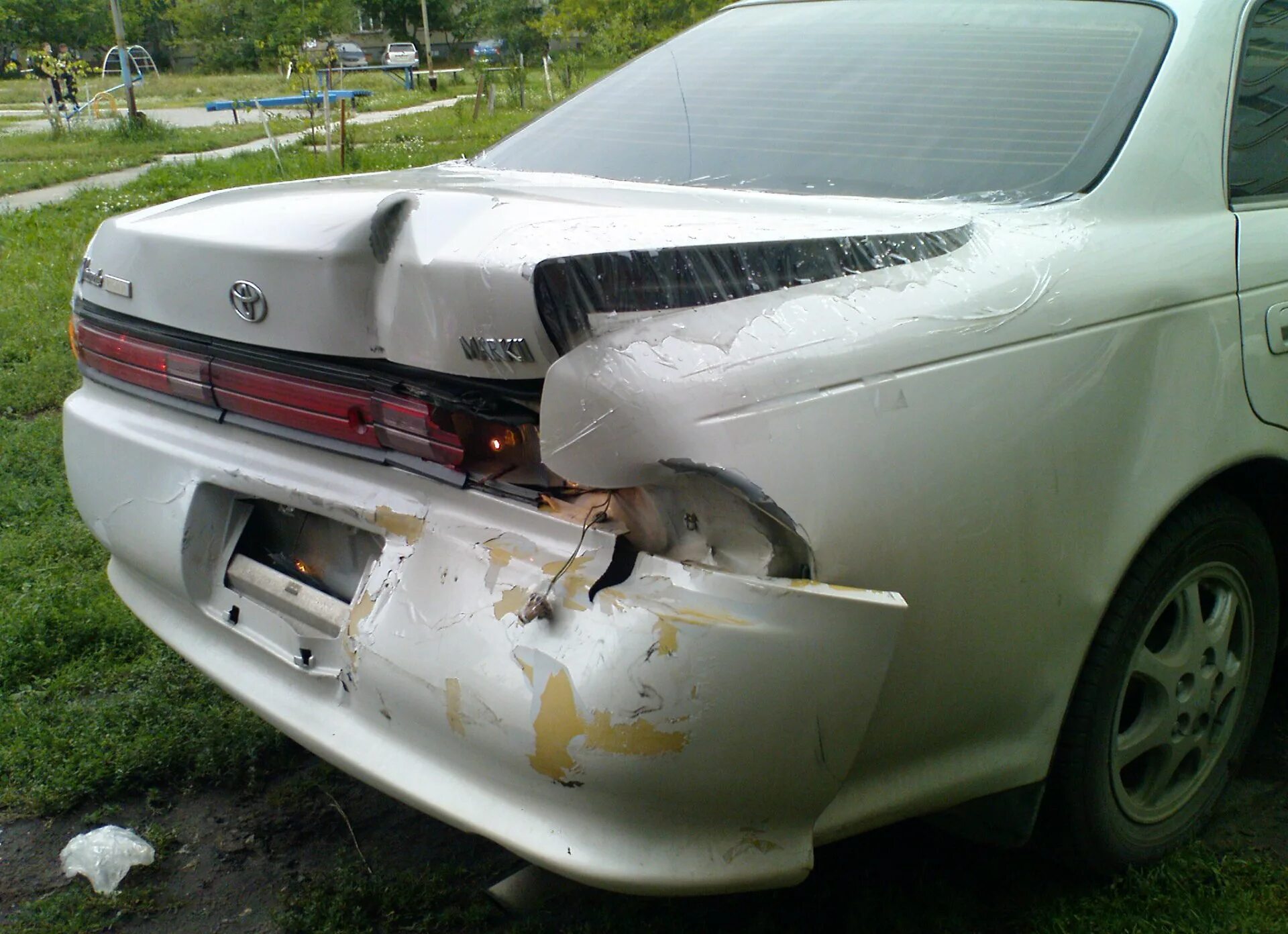 Toyota Mark 2 90 crash. Разбитые марки