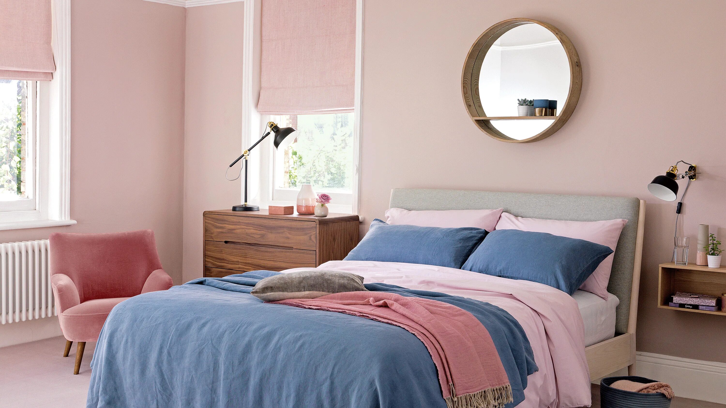 Популярные цвета стен. Цветовые сочетания в интерьере спальни. Спальня в розово голубых тонах. Сочетание цветов в спальне. Розовые стены в спальне.