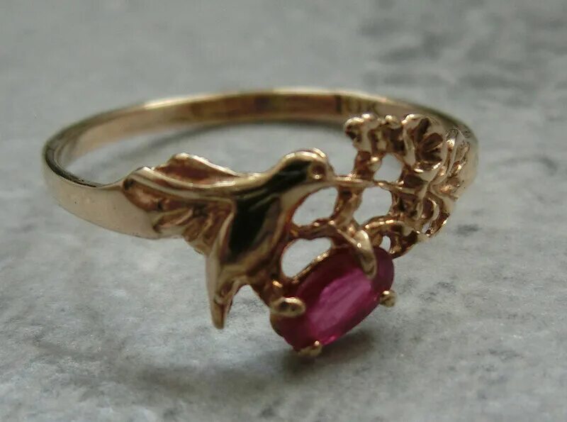 Игра колечко колечко выйди. Игра колечко колечко. Золотое кольцо с рубином ссср 583. Игра колечко колечко. Советские золотые кольца.