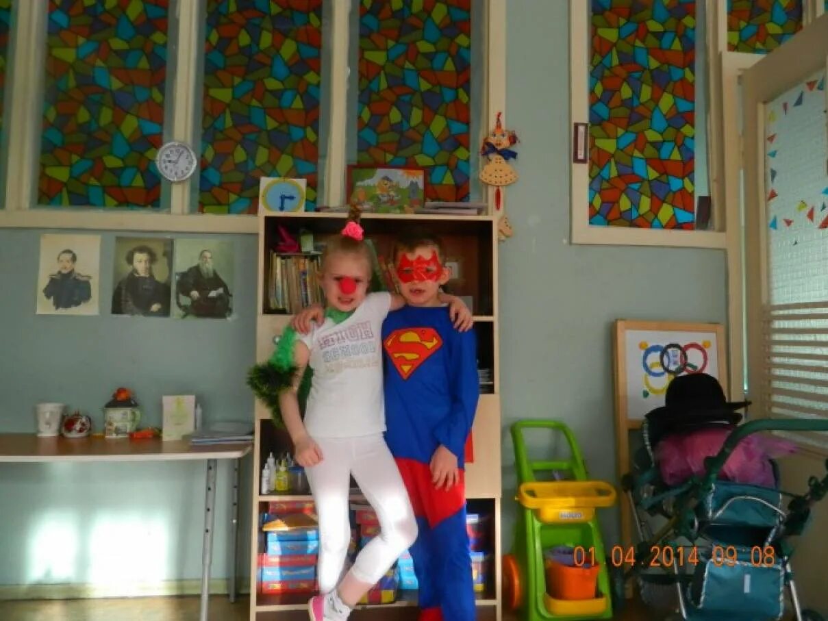 Смешной костюм на 1 апреля в садик. Костюм для мальчика на день смеха. Костюм на день смеха в детский сад. Смешной костюм на день смеха. Смешной костюм на день смеха ребенку.