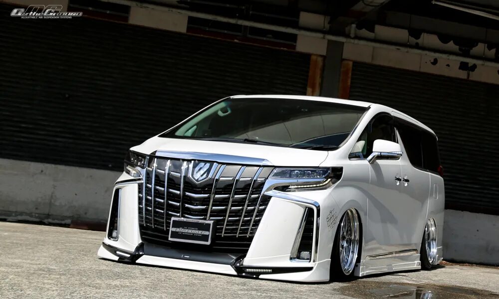 Tuning ROWEN LED Rückleuchten am Toyota Alphard und Vellfire mit Bodykit - YouTu