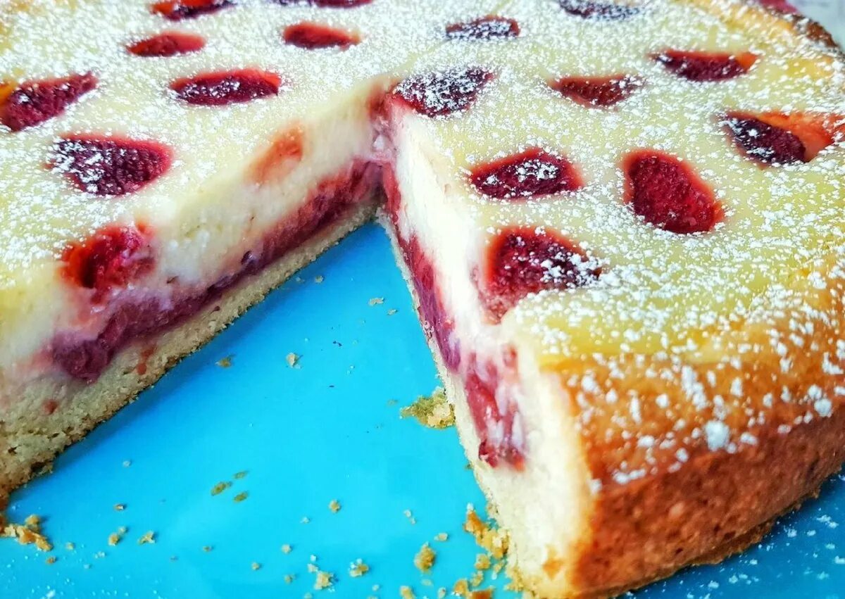Пирог с мандаринами и творогом. Вишневый пирог заливной. Творожный пирог с мандаринами в духовке рецепт. Пирог домашний. Заливной пирог из творога.